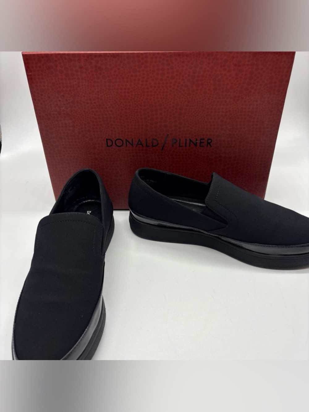 Donald J Pliner Women's Meg-D Slip-On Flats Black Crepe Elastic Size 7M